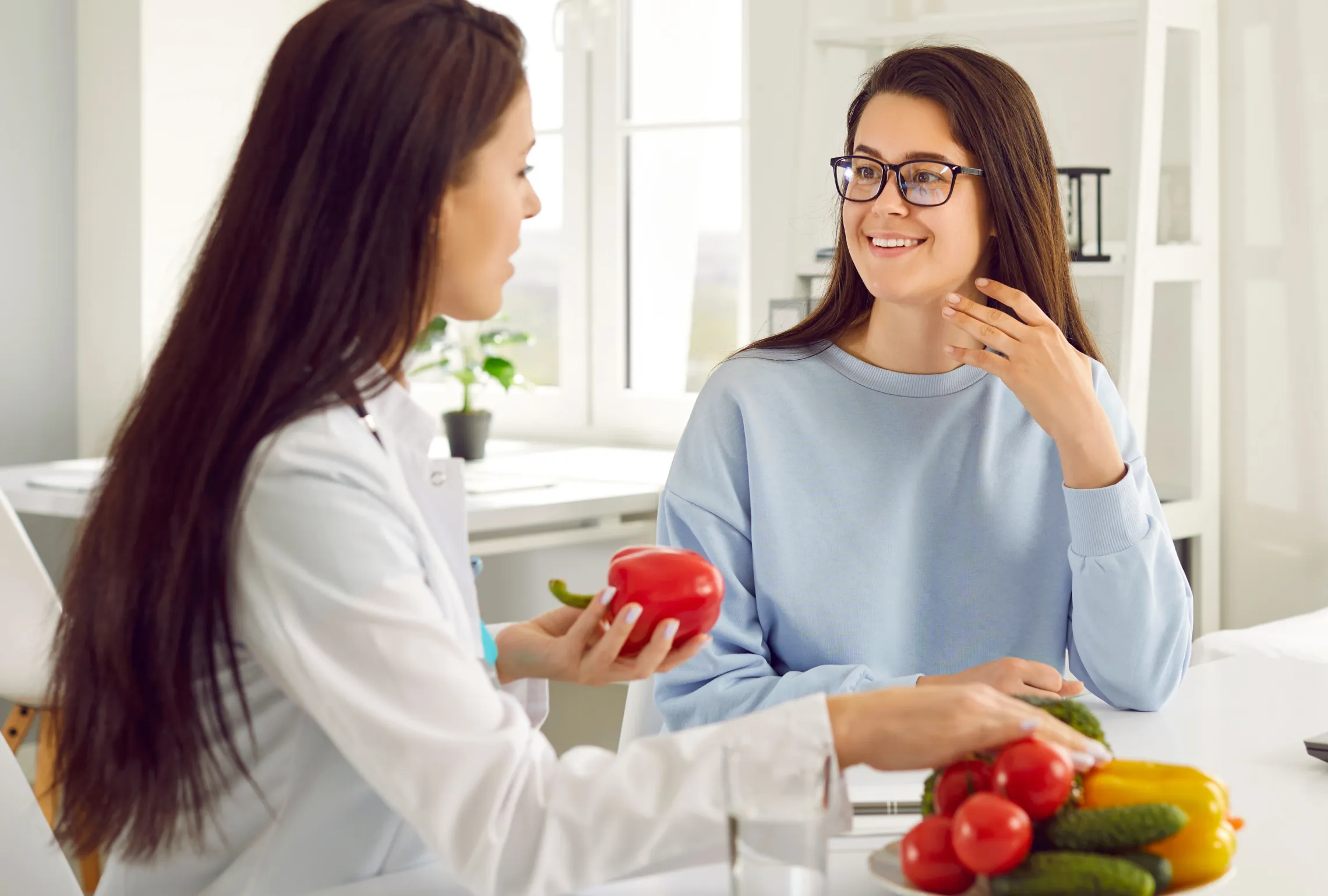 two women talking about nutrition